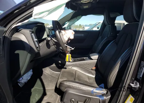 2021 Volvo Xc40 Recharge z USA, uszkodzony, nr VIN YV4ED3URXM2522226